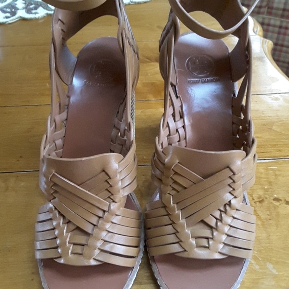 Tory Burch Shoes - TORY BURCH Sandals!! Excellent condition!!